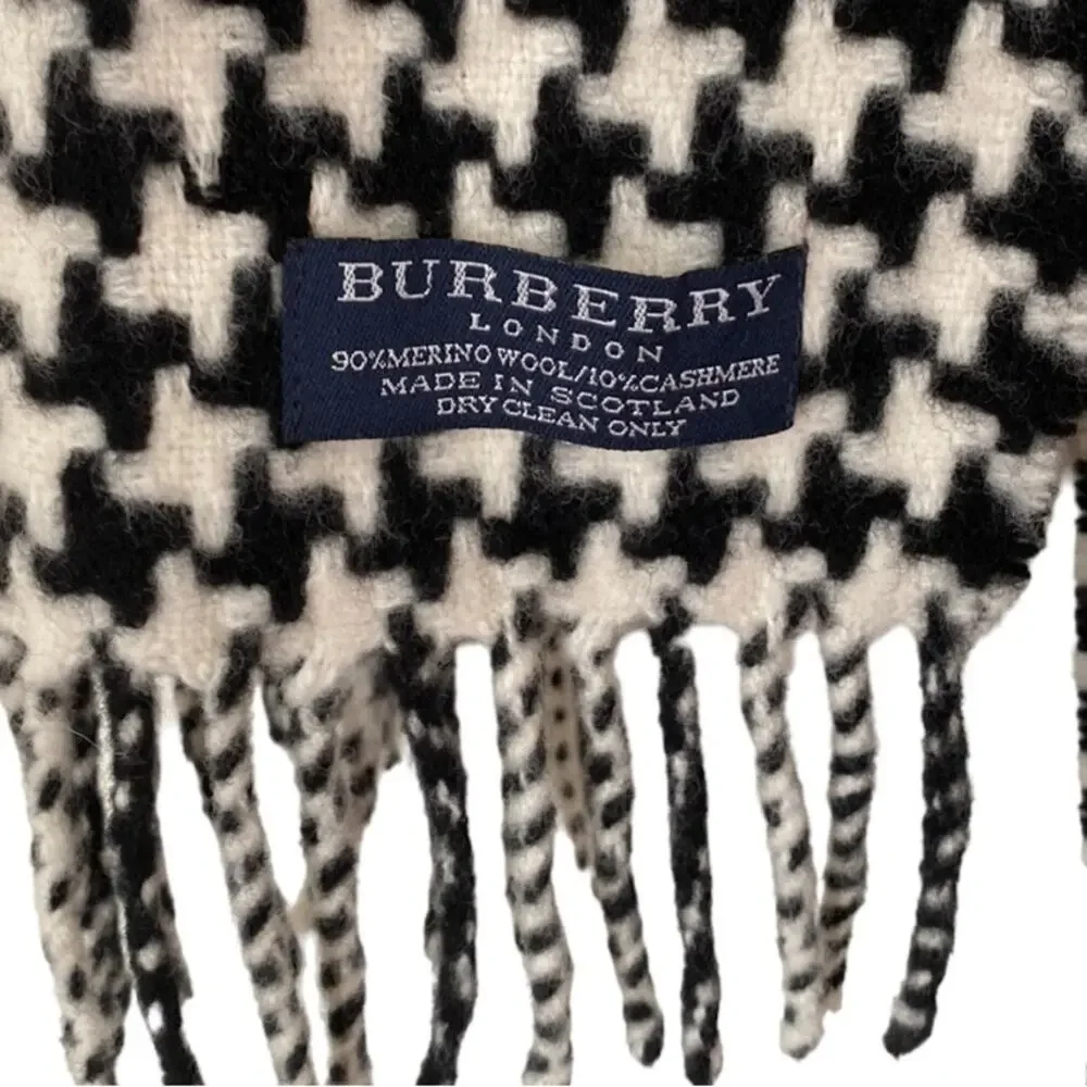 Burberry London Houndstooth Wool Scarf - Picture 5 of 5